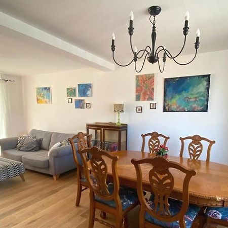 Lovely 3 Bedroom House In The Centre Of Лавенем Экстерьер фото